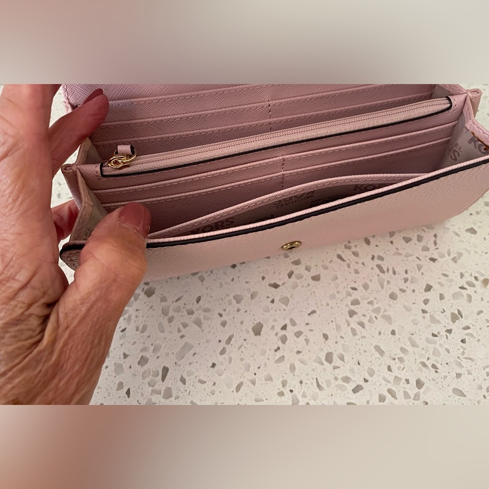 Micheal Kors billfold